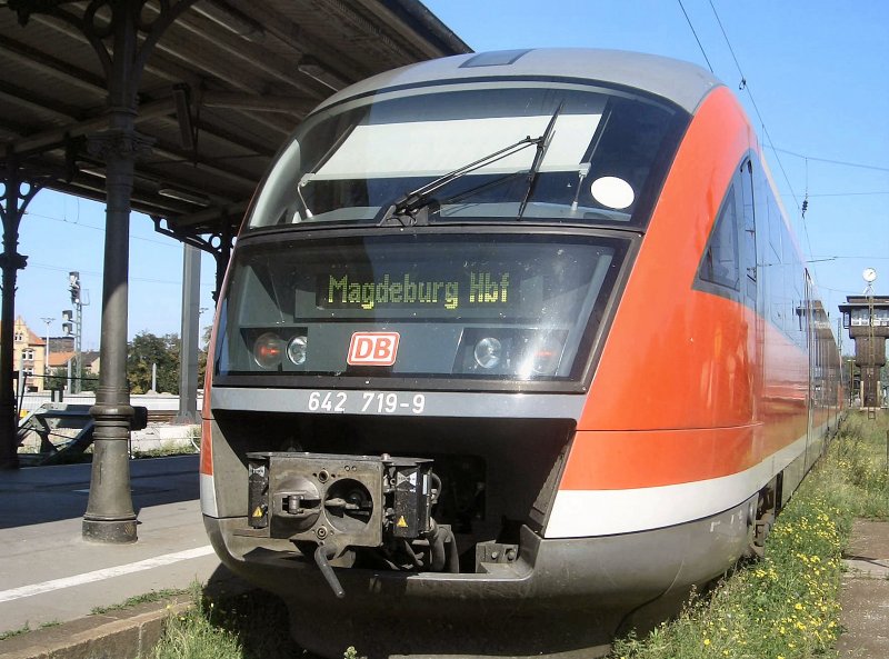 642 719-9 am inzwischen abgerissenen Bahnsteig 11, 2006