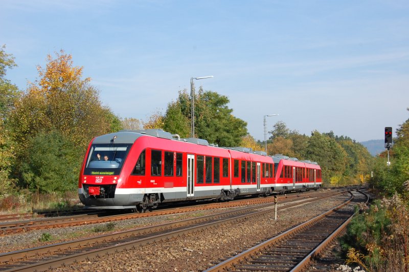 648 306 und 648 308 am 12.10.2208 bei der Einfahrt in Neunkirchen am Sand. Gre an den TF der sogar gewunken hat :-)