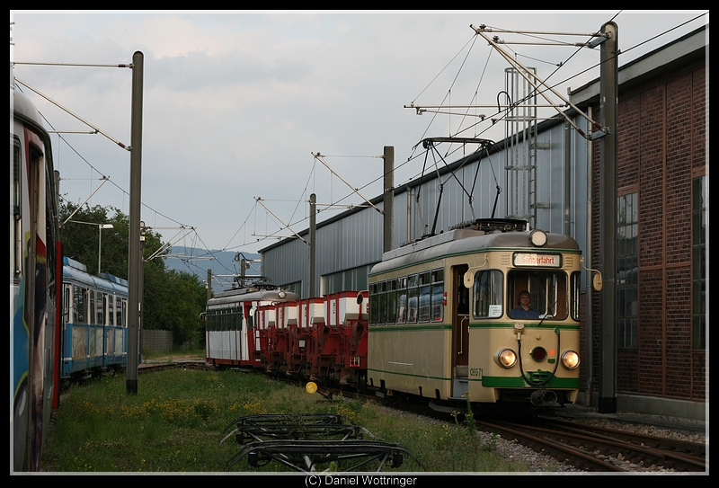 71, 391, 392, 393, 394 und 358 am 28. Juni 2009 im Betriebshof Edingen, legal fotografiert.