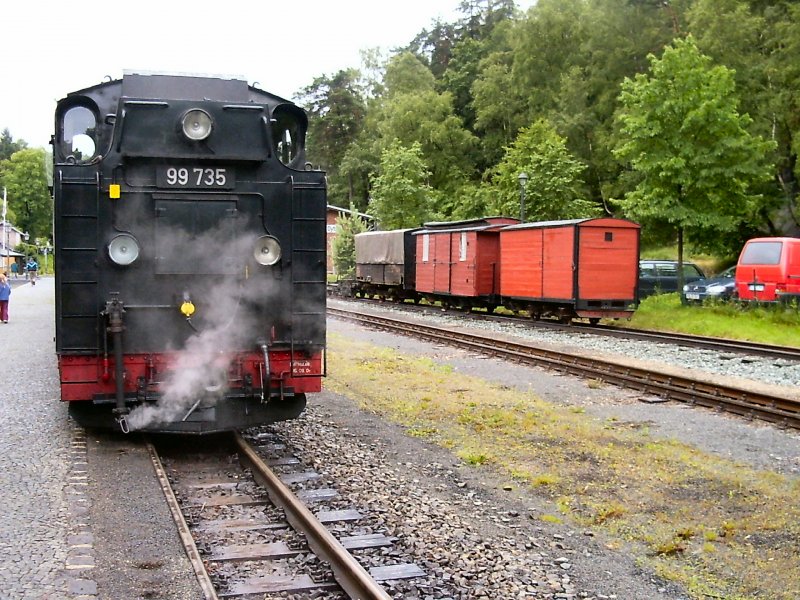 99735  im Bahnhof Oybin, Sommer 2004.