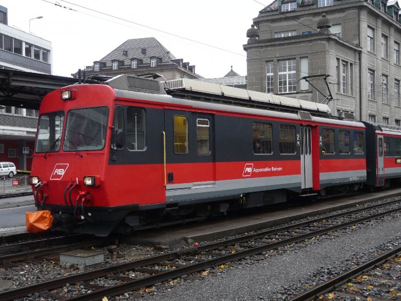 AB - Zahnrad Triebwagen mit Personenabteil in 2Kl. und Gepckabteil  BDeh 4/4 13 im Bahnhof von St.Gallen am 11.11.2007