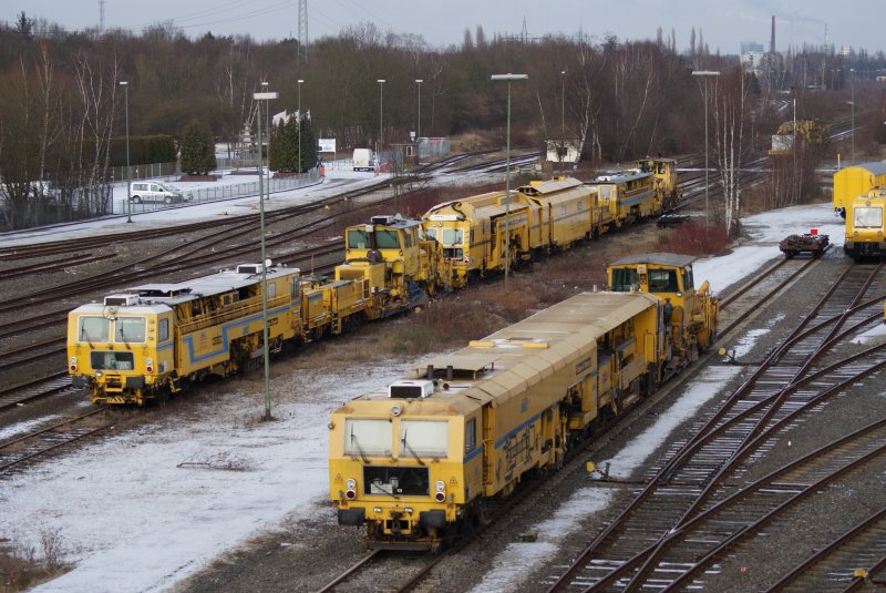 Abgestellte Stopfmaschinen in Duisburg Entenfang am 01.02.2009