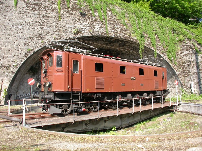 Ae 3/6 III 10264 Vevey 15.05.2004