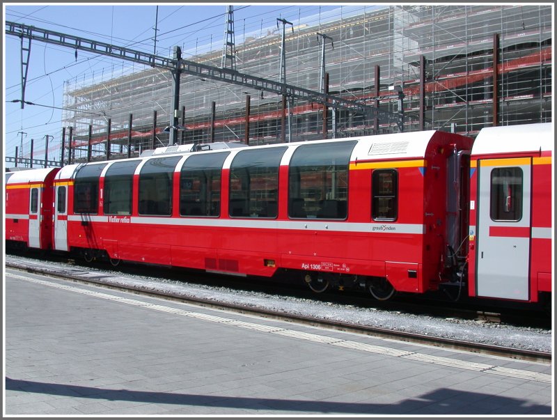 Api 1306 1.Klasse Panoramawagen des Bernina Express in Chur.
(11.04.2007)