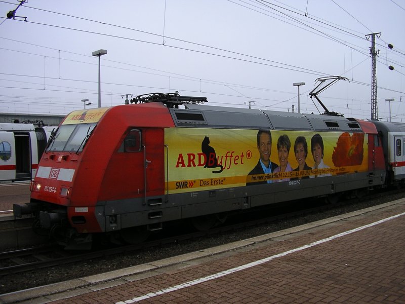 ARD Werbelok (Seitenansicht)Br 101 037-0 in Dortmund Hbf.(14.02.2008)