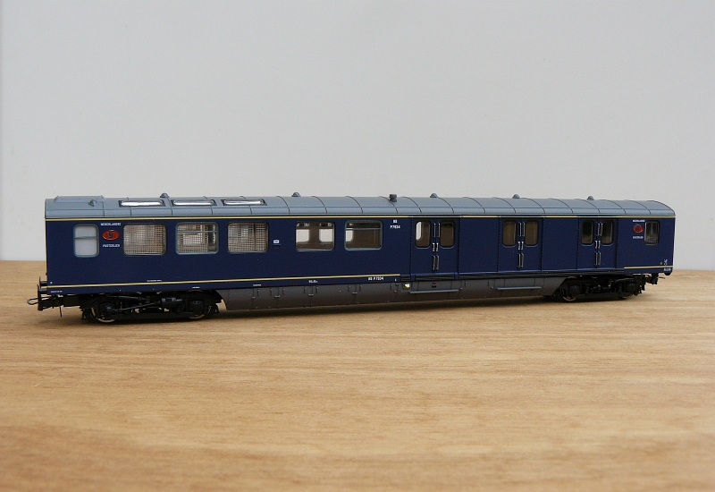 Artitec Nummer 20 153 02. Modell eine Postwagen der N.S. Typ Plan L Epoche 3. Mrklin Nummer 4048 sollte das gleiche Modell ausbilden.