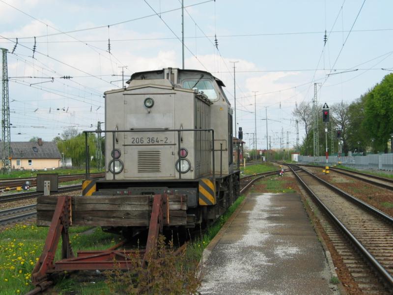 Auf dem Abstellgleis wartet eine 206 auf ihren nchsten Einsatz. 2.5.2006 Plattling HBF