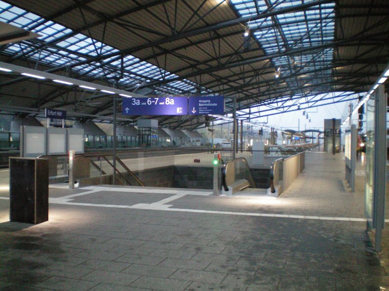 Ausgang in die neue Bahnhofshalle.Erfurt 03.11.08