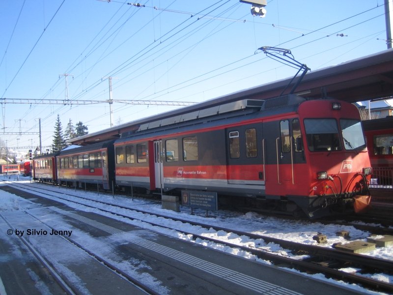 BDeh 2/4 Nr. 12 am 27.12.07 bei strahlendem Sonnenschein als S11 in Appenzell.