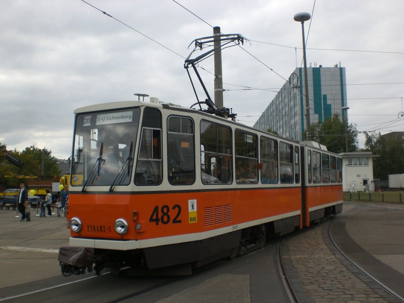 Berlin: Eine KT4D auf dem Betriebshof Lichtenberg. Dieser Zug pendelte immer zwischen dem Betriebshof Lichtenberg und dem S+U Bahnhof Lichtenberg umher.