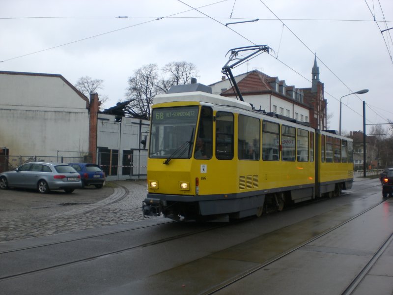 Berlin: Straenbahnlinie 68 in Alt-Schmckwitz.