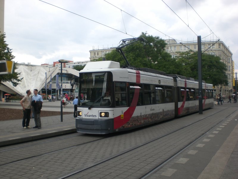 Berlin: Straenbahnlinie M5 nach Hohenschnhausen Zingster Strae am S+U Bahnhof Alexanderplatz.