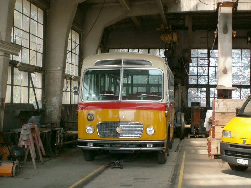 Blick in die alte zweistndige Remise der RHB,wo jetzt ein FBW Oldtimer Postauto Unterschlupf gefunden hat.Heiden 16.07.08