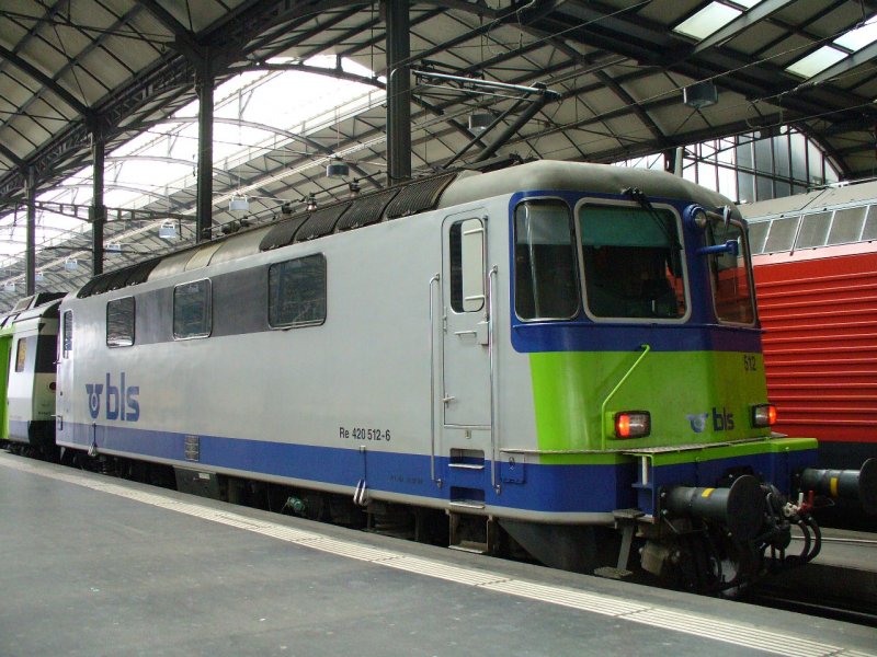 bls -  Re 4/4 420 512-6 im Bahnhof von Luzern am 18.11.2007