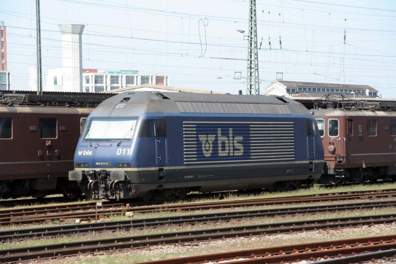 BLS Re 465 011-5 im Basel Badischer Bahnhof am 15. August 2007