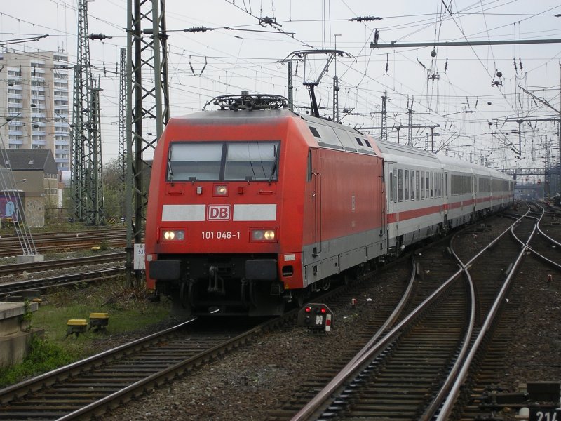 BR 101 046-1 mit IC 2027 nach Frankfurt/Main Hbf.,in Dortmund Hbf.(09.04.2008)