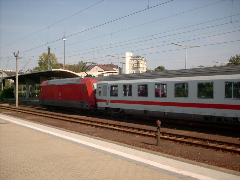 BR 101 vor einem IC aus Salzburg nach Frankfurt am 5.8.04 in Heidelberg Hbf.