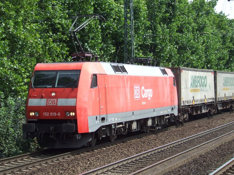 BR 152 019-6 zieht einen reinen  Ambrogio  Aufliegerzug durch Kln Sd in Richtung West am 31.07.2008