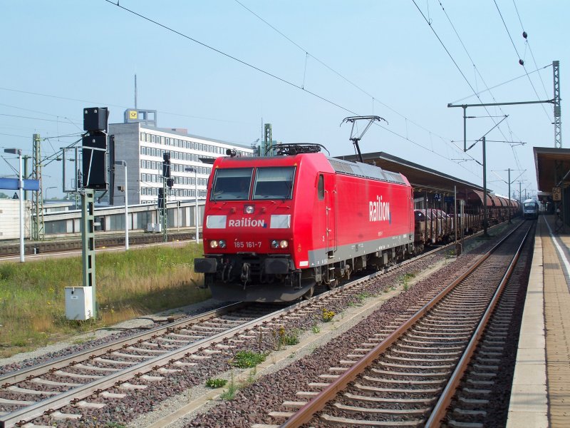 Br 185 161 durchfhrt Braunschweig Hbf richtung Hannover (6.8.2007)