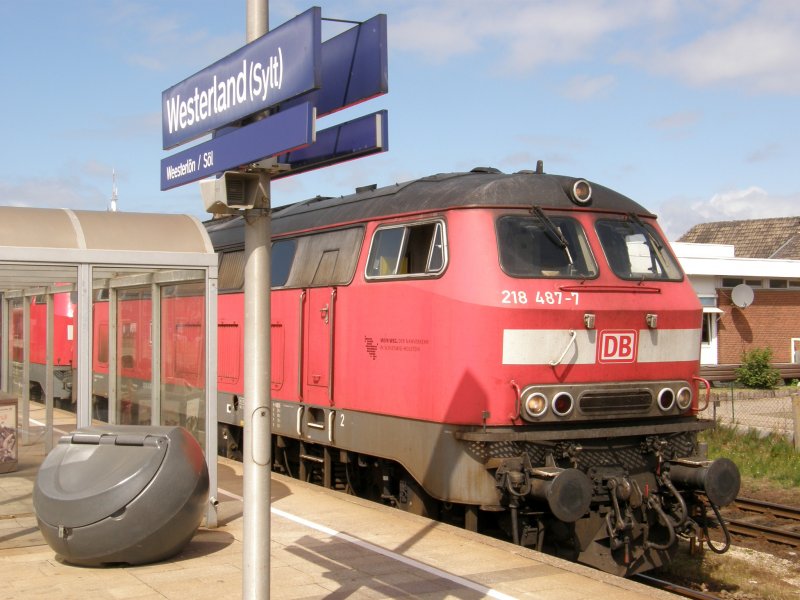 BR 218 487 im Bahnhof Westerland (Sylt) am 05.08.2008.