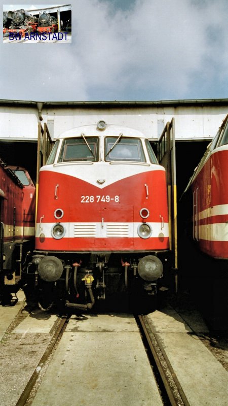 BR 228 (V 180) im Bw hist. Arnstadt, um 1990