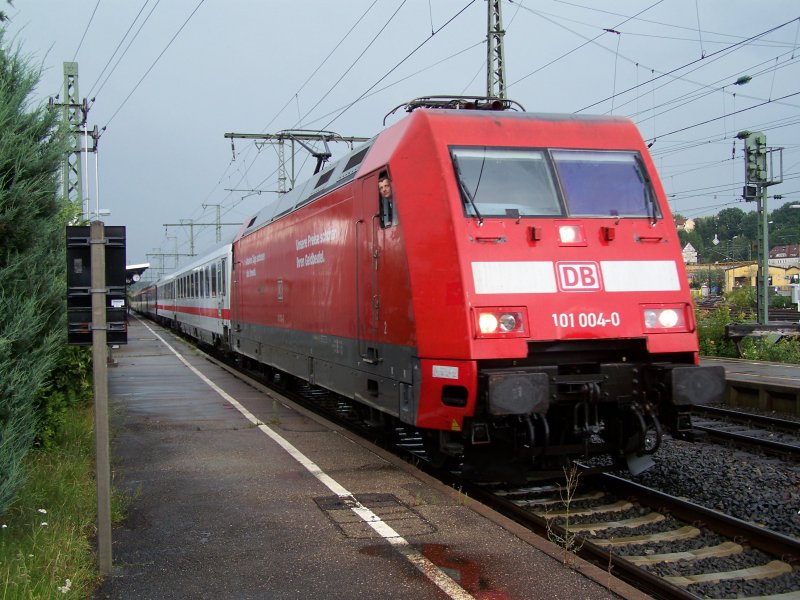 Br.101 004-0 bei der Abfahrt nach Karlsruhe Hbf ber Schwbisch Gmnd, Stuttgart, Vaihingen/Enz, Mhlacker und Pforzheim. Nchster Halt: Schwbisch Gmnd. Aufgenommen am 20.Juli 2007 in Aalen.