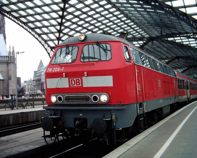 BR218 206-1 im Klner Hbf.