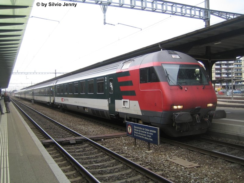 Bt 50 85 28-94 947-4 mit IR 2128 nach Biel am 26.4.09 in Solothurn.