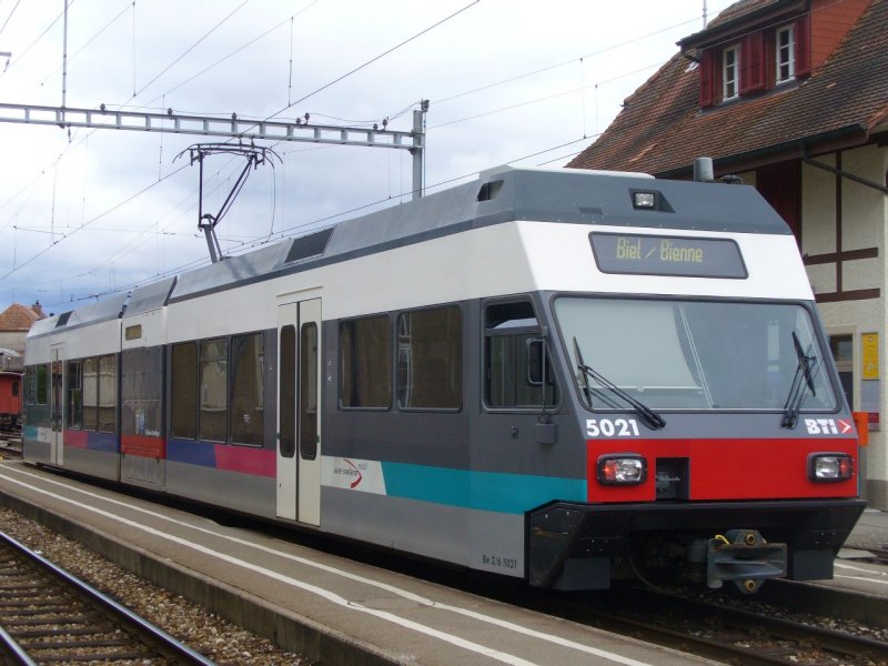 BTI / asm - Gelenktriebwagen Be 2/6  502 im Bahnhof von Tuffelen als Regio 8091 Tuffelen - Biel am 03.03.2008