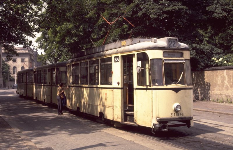 BVB 1989.Reko Strassenbahnzug der Linie 22 in der Dorotheenstrasse.Wenige Meter von hier befand sich auch einmal der Abzweig zur Nordrampe des Lindentunnels(1916-1923/51)Archiv P.Walter