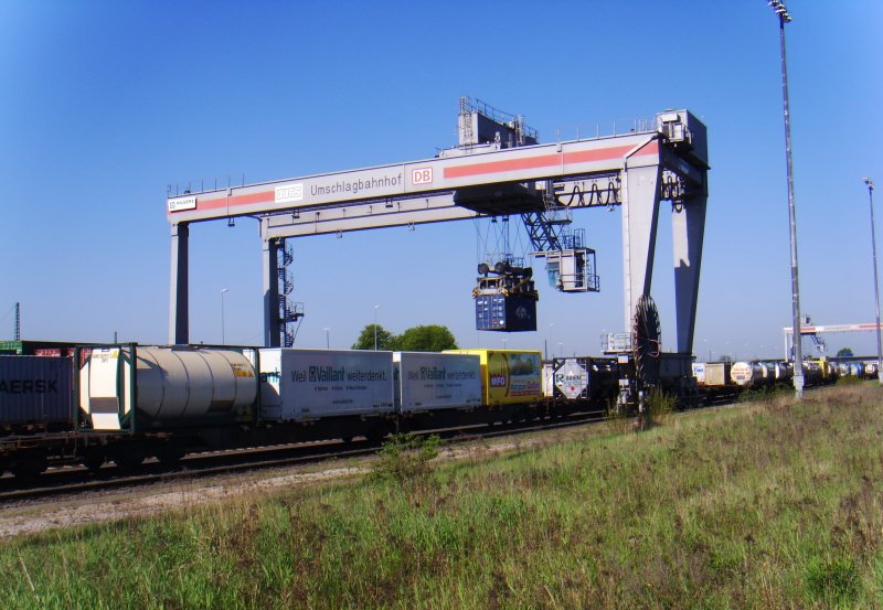 Containerverladebrcke im Umschlagbahnhof Leipzig-Wahren, 20.04.2009