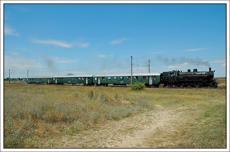 Dampfsonderzuges R 16476, gezogen von 629.01, von Floridsdorf nach Strasshof am 8.7.07 kurz vor Strasshof.
