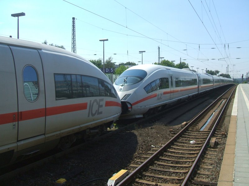 DB ICE 3 ,der hintere Teil der Doppeltraktion aus Mnchen
nach Dortmund Hbf. ,beim Kurzhalt in Bochum Hbf.(11.08.2007)