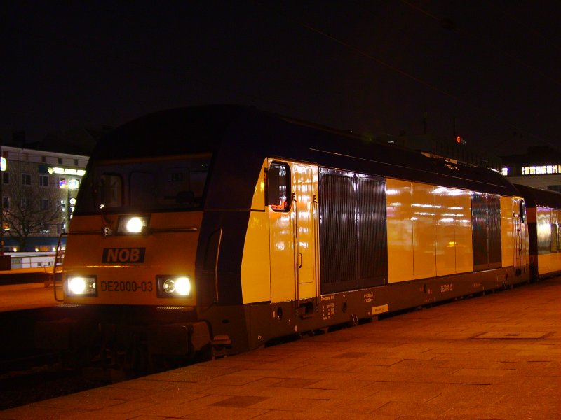 DE 2000-03 steht am 08.03.08 in Hamburg-Altona und wartet auf die Abfahrt nach Westerland (Sylt).