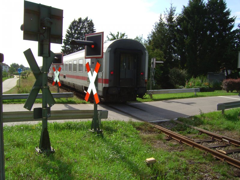 Der Bahnbergang Mahlgassing in Pfarkirchen. 