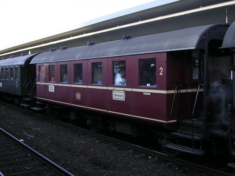 Der Bar-Wagen in der Mitte des DPE 88003 vom Eisenbahnmuseum Bochum -Dahlhausen.(26.01.2008) 