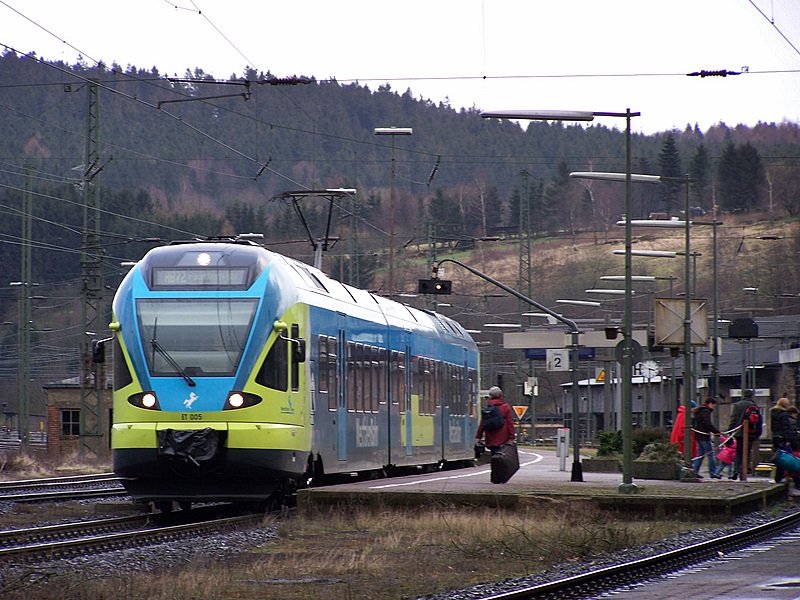 Der ET005 als RB72 bei der Ausfahrt von Altenbeken in Richtung Paderborn Hbf am 18.03.08
Im Hintergrund sieht man noch das wunderbare Ostwestfalengebirge (Ob das einen bestimmten Namen hat, wei ich nicht)