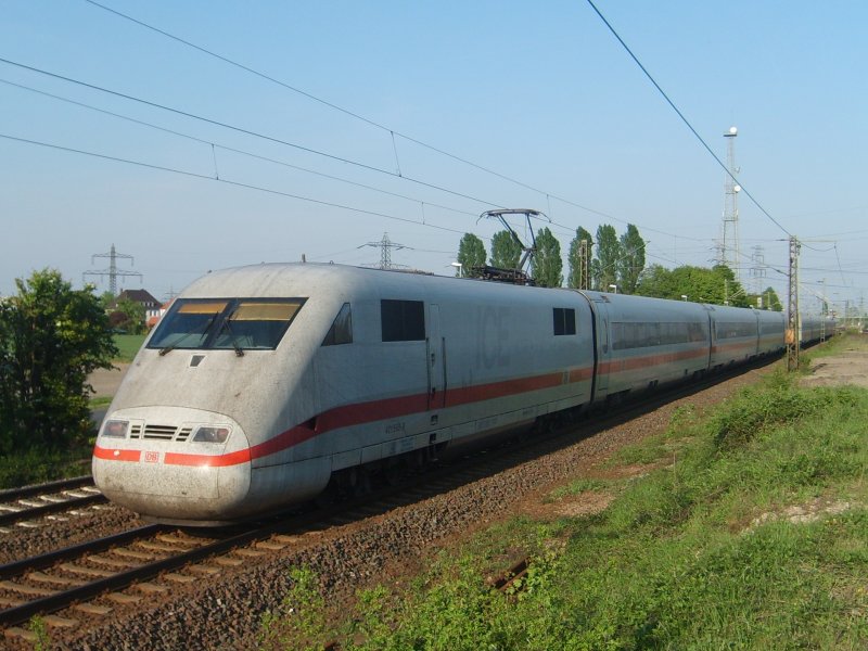 Der ICE 1884 von Mnchen nach Berlin fhrt am 27.4.07 auf der GUB Hannover