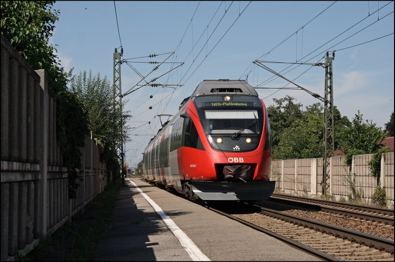 Der Innsbrucker Talent 4024 066 durchfuhr Pfrauendorf als RB 5123 ohne halt. Ziel ist Telfs-Pfaffenhofen. (10.07.2008)
