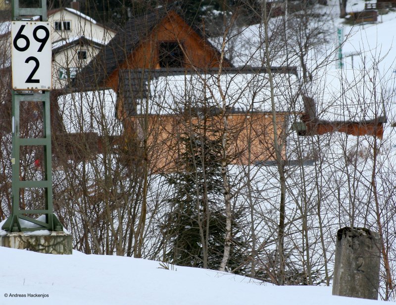 Der Kilometerstein und sein Nachfolger km69,2 8.3.09