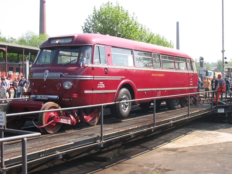 Der Schienen-Strassen-Bus des Museums Bochum-Dahlhausen am 28.04.2007 auf dem Betriebsgelnde.