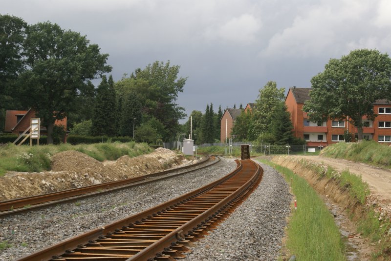 Der zweigleisige Ausbau zwischen Bnningstedt und Hasloh schreitet immer mehr voran. Blid vom 6.7.2007 am B Klvensteen.