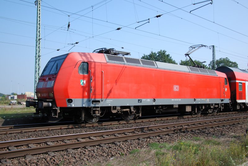 Die 146 023 mit ein RE nach Emmerich im Empel-Rees am 19/09/09.