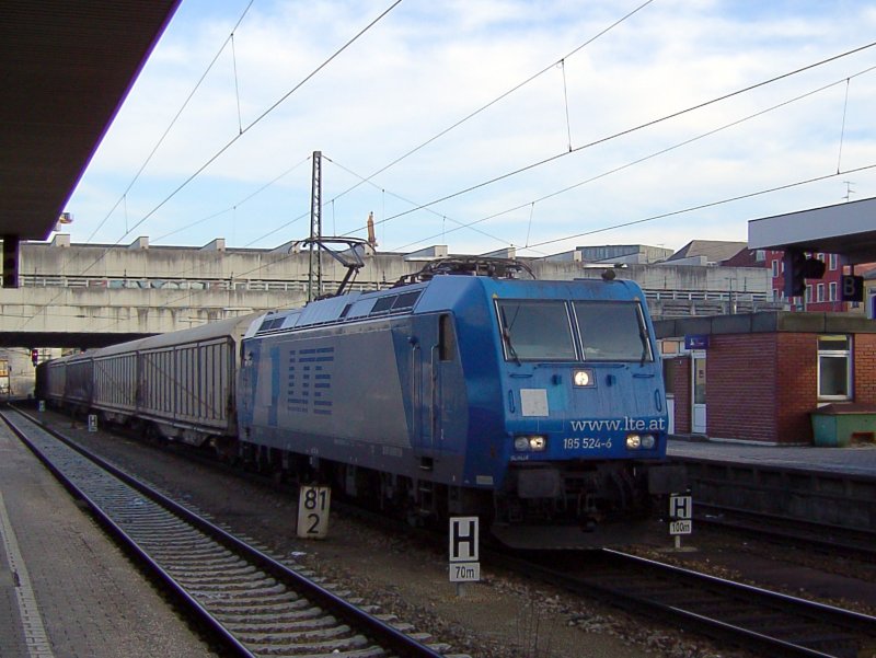 Die 185 524 der LTE am 04.01.2008 bei der Durchfahrt in Passau HBF. 