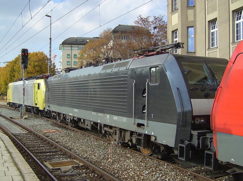 Die 189 095 und eine ES 64 F4 abgestellt am 31.10.2007 in Mnchen HBF.  