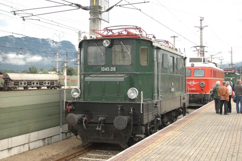 Die 1927 von Krauss Linz und der Wiener Lokfabrik erbaute 1045.09 (ex 1170.0) war noch bis 1994 im Dienst. Am 23.08.08 bei der Parade zu `150 Jahre Eisenbahn in Tirol´ in Wrgl