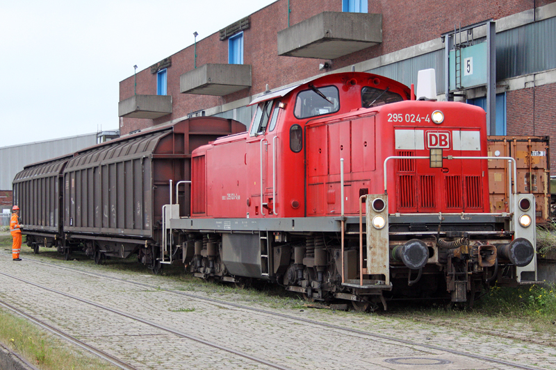 Die 295 024-4 im Hamburger Freihafen am 25,06,09