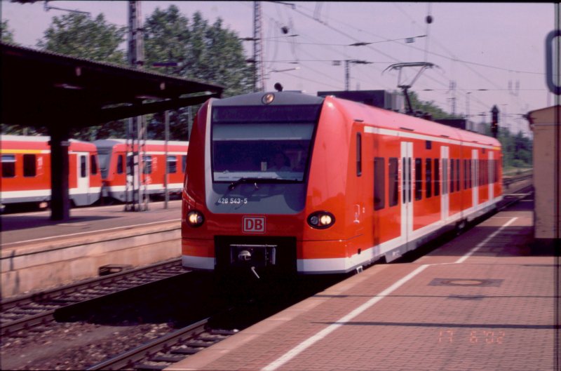 Die 426 543 am 17/06/02 in Trier Hbf. (scan von dia)