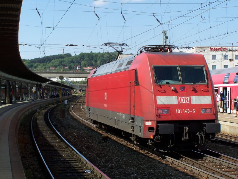 Die Br.101 143-6, die zuvor einen IC nach Ulm Hbf brachte, wird nun auf das Abstellgleis gefahren. Aufgenommen am 27.Juli 2007 in Ulm Hbf.