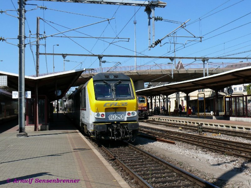 Die CFL3020 mit Doppelstockwendezug im Bahnhof Bettembourg/Betebuerg/Bettemburg.

24.07.2008
Bettembourg/Betebuerg/Bettemburg